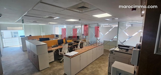 Immeuble professionnel aménagé de 800 m2 en plein quartier Ghautier a la location — 2