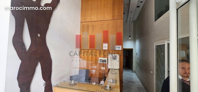 Immeuble professionnel aménagé de 800 m2 en plein quartier Ghautier a la location — 3