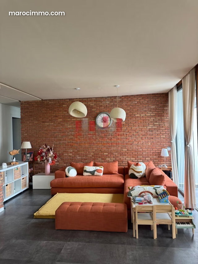 Appartment standing — 5