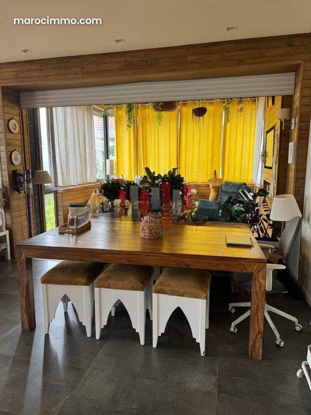 Appartment standing — 3