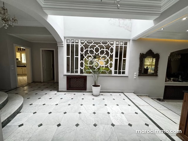 Villa à vendre à la Coline Mandarona. Superficie 585 m² — 3