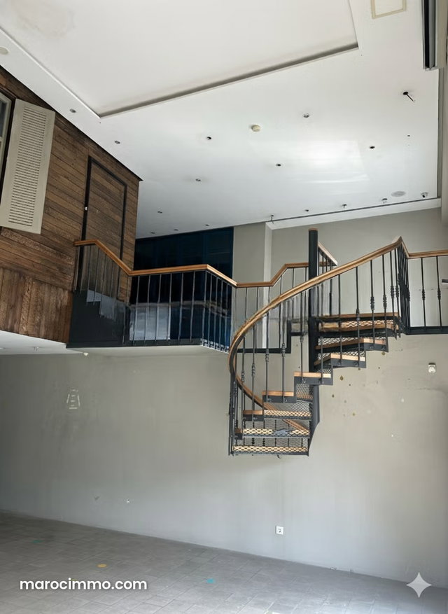 Local commercial en vente à Les princesses. Surface totale 106 m² — 2