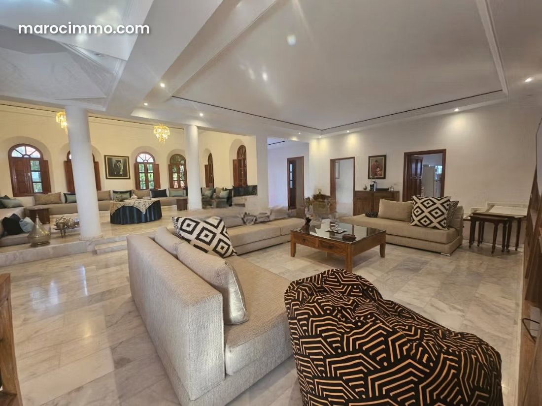 800 m² Villa with Pool for Sale in Hay Targa, Marrakech — Marrakesh