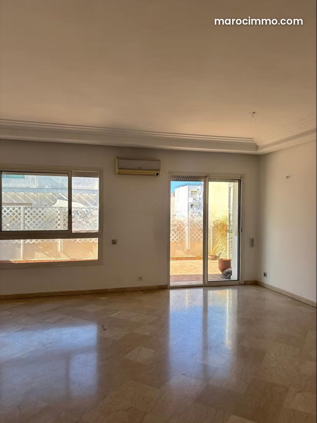 Excellent vacant apartment, large balcony — 4