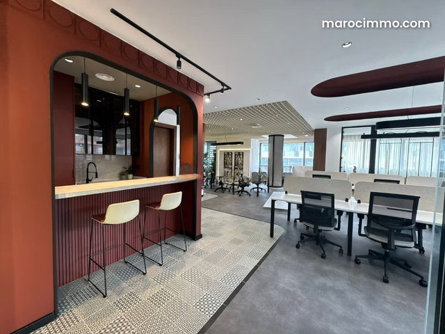 Bureau Neuf Meublé De 254 M² En Location Sur CFC — 2