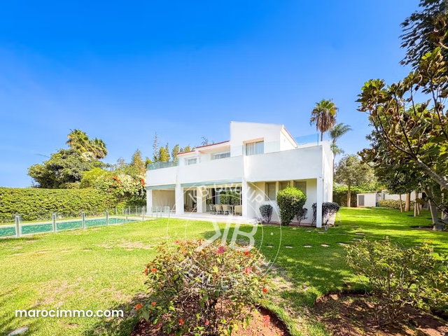 Villa de haut standing à vendre à souissi — 2