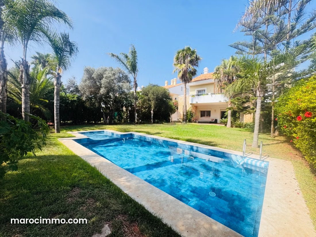 550 sqm Villa with Swimming Pool and Garden in Dar Bouazza — Dar Bouazza