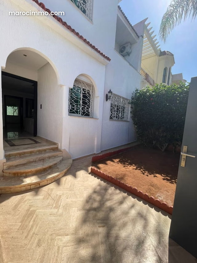 Villa à louer à Hay Riad — 4