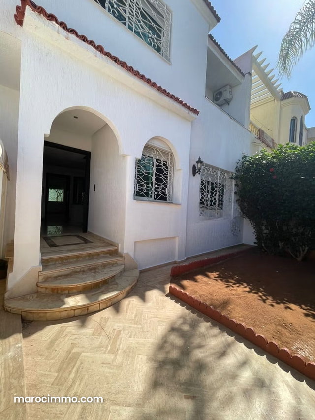 Villa à louer à Hay Riad — 2