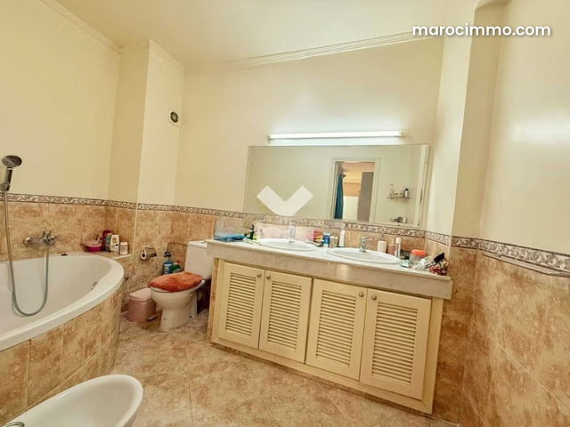 Appartement à Vendre de 197.0 m² à Casablanca, Palmier Maarif — 2