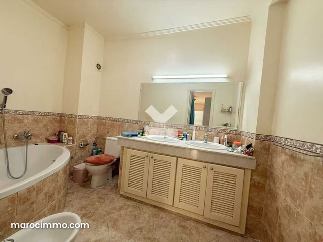 Appartement à Vendre de 197.0 m² à Casablanca, Palmier Maarif — 4