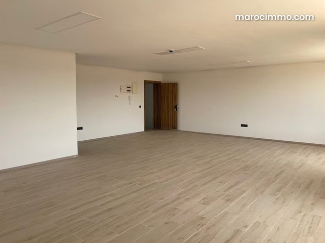 Bureaux en location à Guéliz. Surface de 66 m². Porte blindée et résidence sécurisée — 2