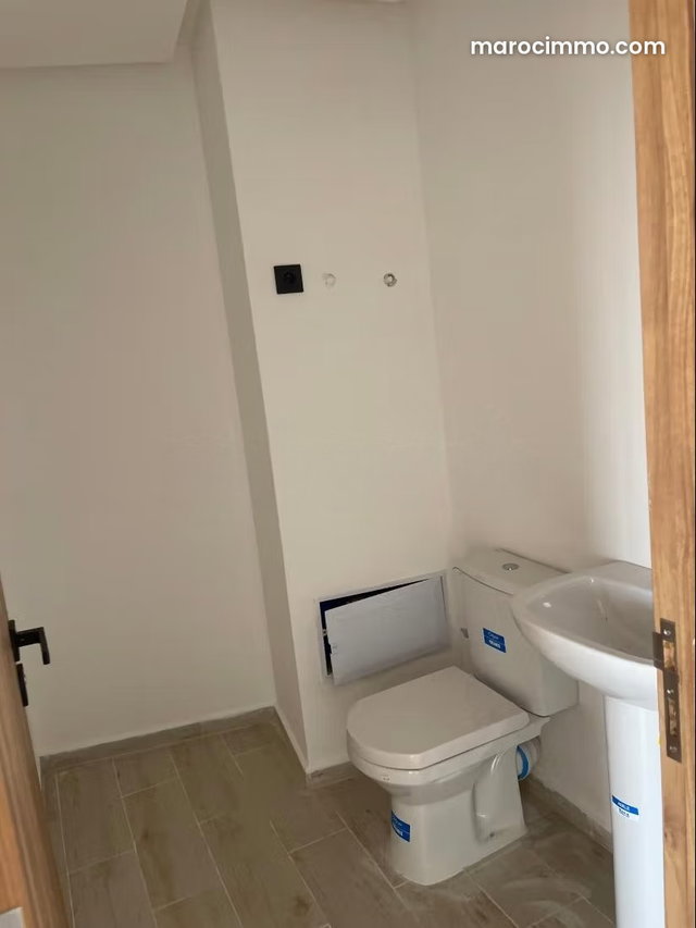 Bureaux en location à Guéliz. Surface de 66 m². Porte blindée et résidence sécurisée — 3