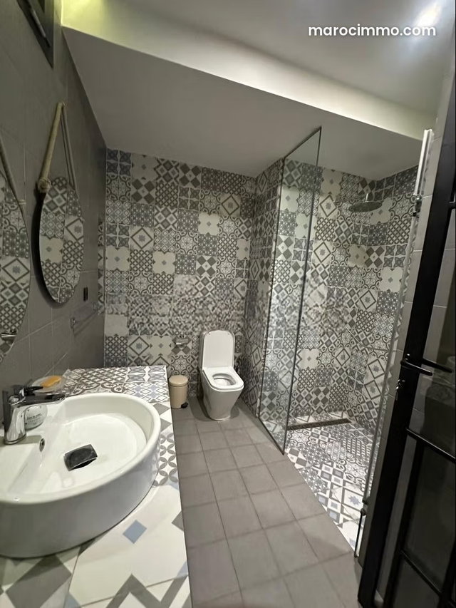 Maison de haut standing à vendre à Ain Diab. 6 pièces. Cheminée et service de conciergerie — 5