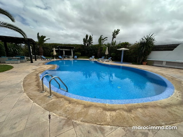 Location villa de luxe à Ain Diab. Superficie 450 m². Meublé — 2
