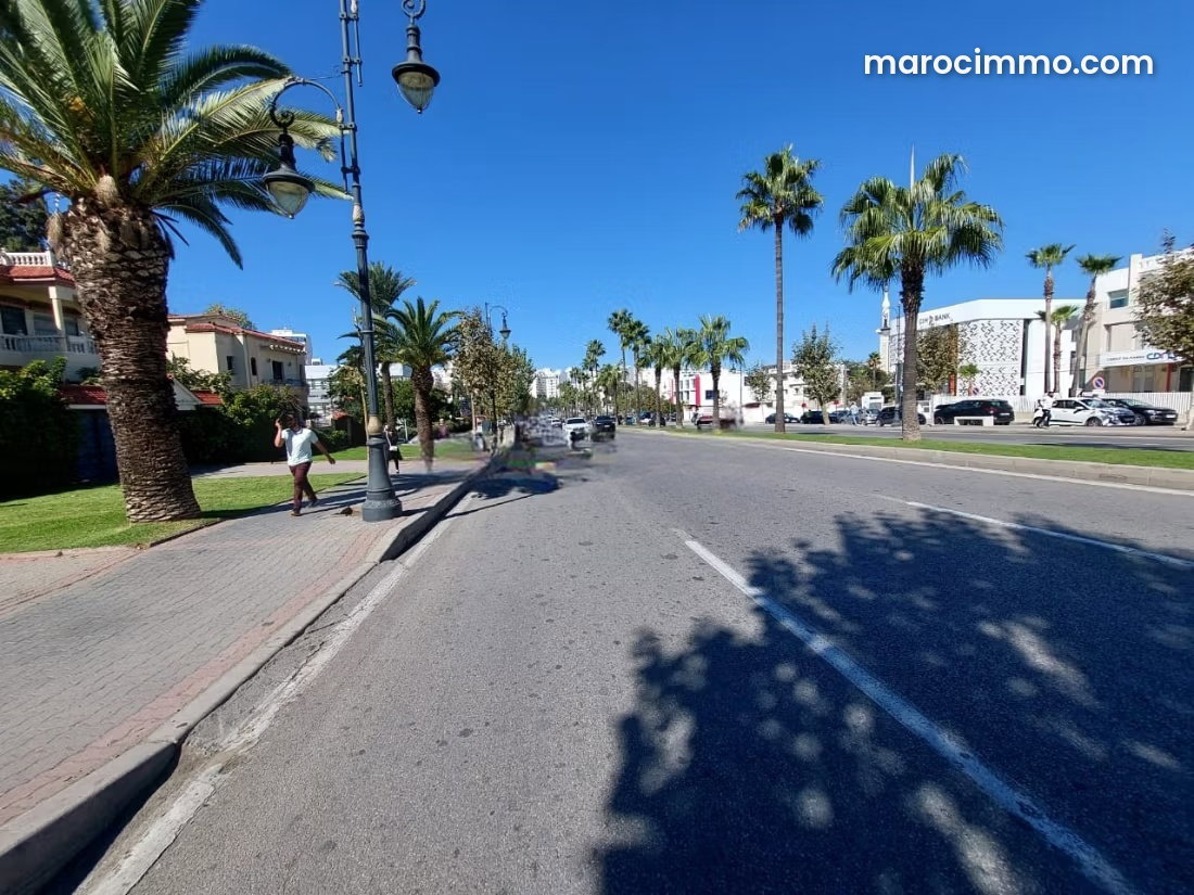 فيلا بواجهة بارزة للبيع وسط طنجة — طنجة