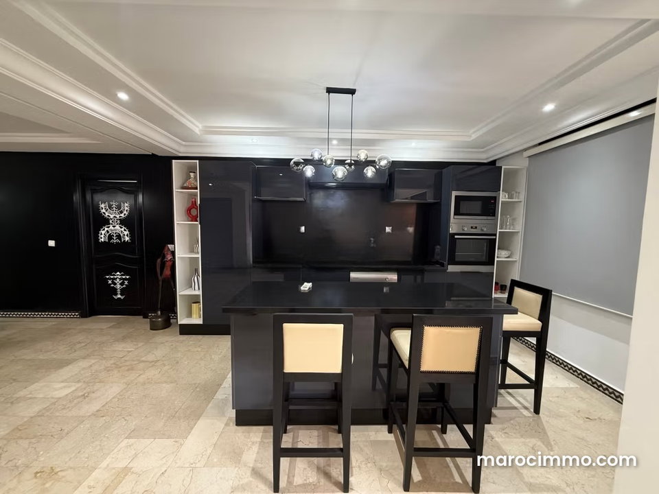 Appartement en location à Guéliz. Surface totale 130 m². Bien meublé