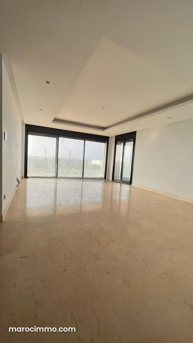 Superbe appartement vide à louer à AIN DIAB — 2