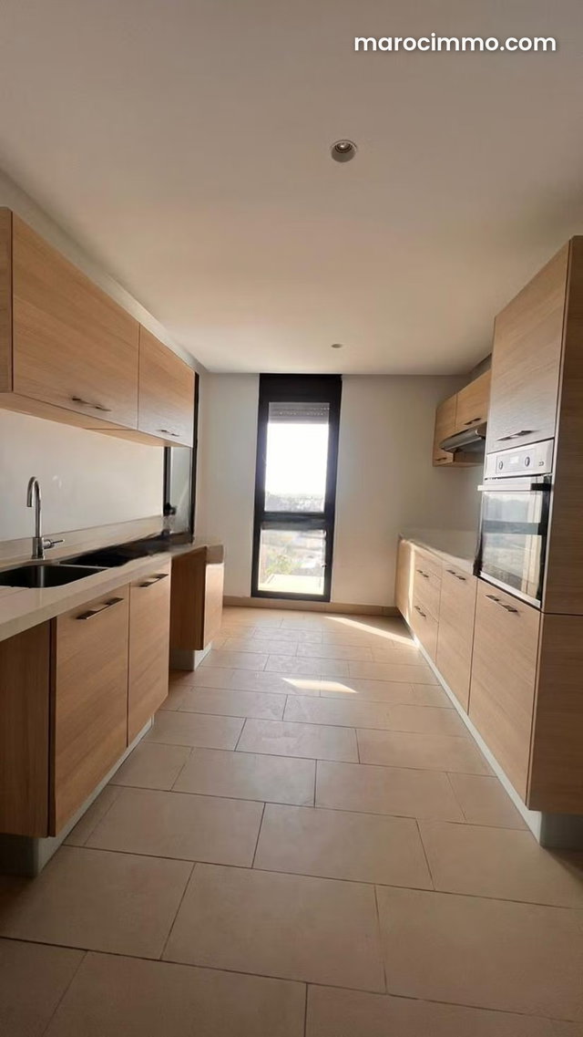 Superbe appartement vide à louer à AIN DIAB — 4