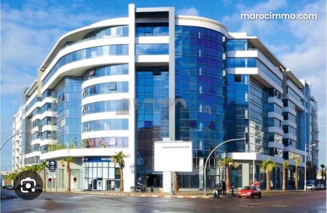Plateau Bureau en RDC résidence neuve avec parking — 3