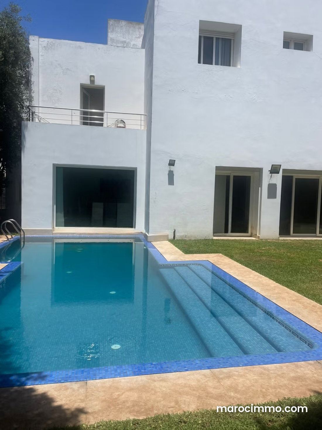 750 sqm Villa with Pool and Garden, El Manar El Hank, Casablanca — Casablanca