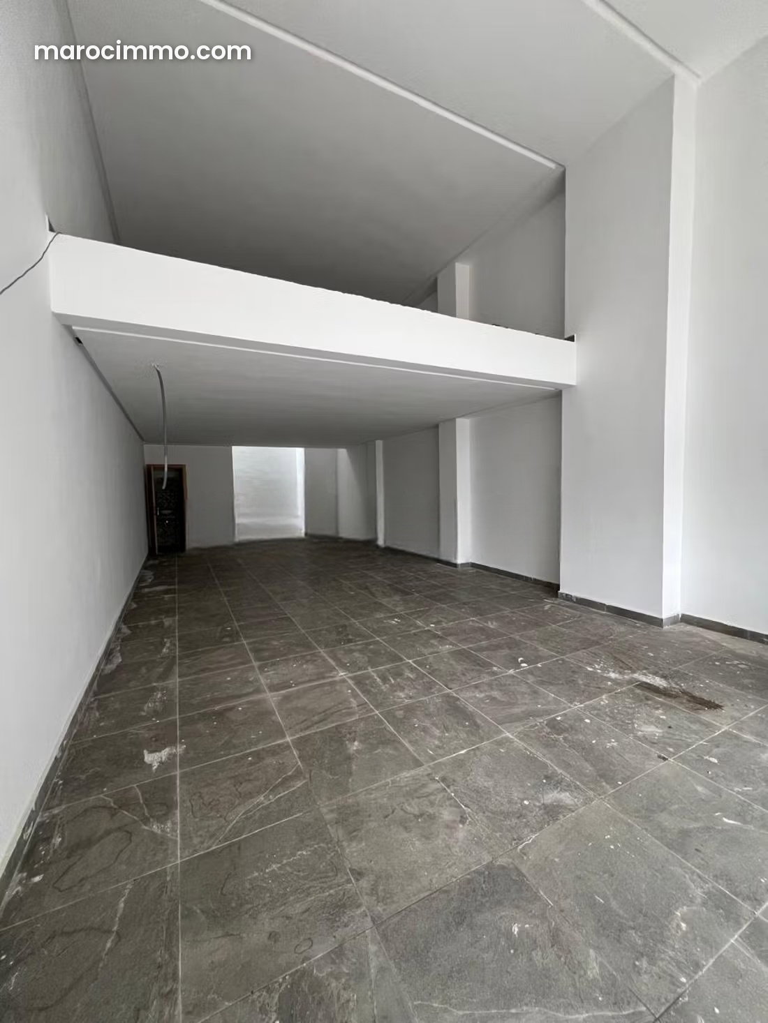 Local commercial avec mezzanine au Palmier Casablanca — Casablanca