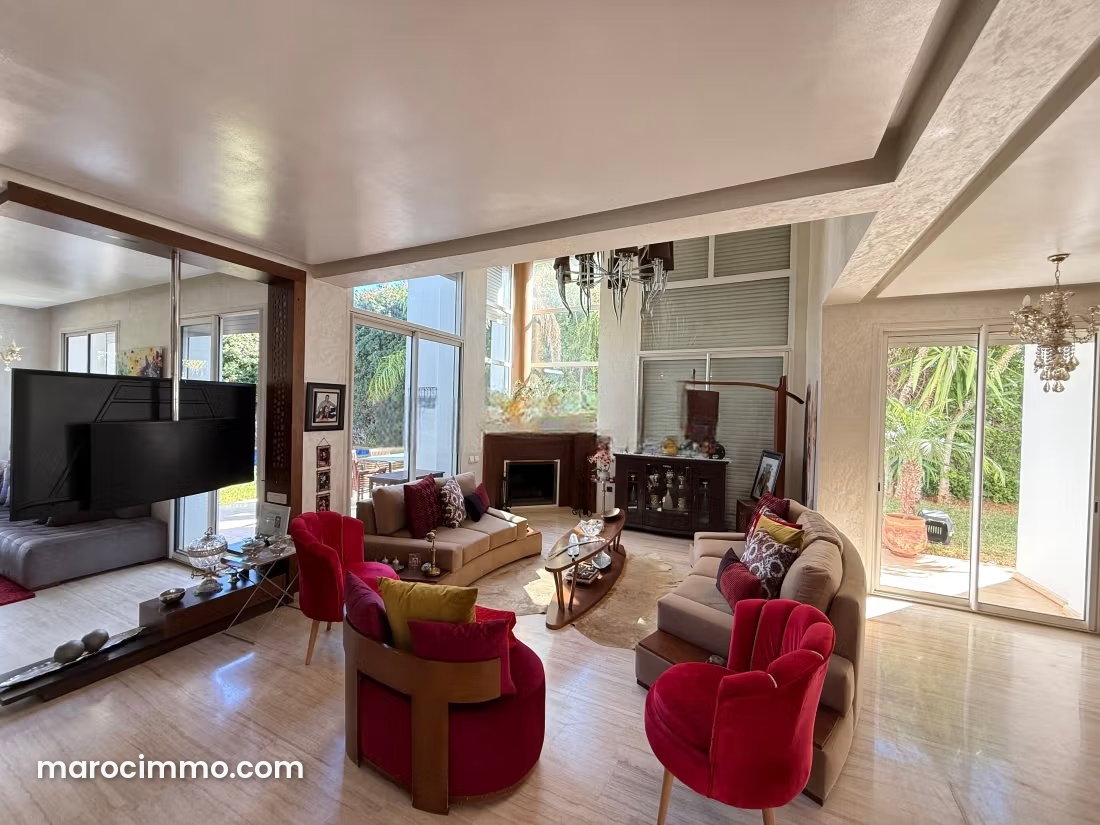 750 m² Villa with Swimming Pool and Hammam, El Menzeh — El Menzeh