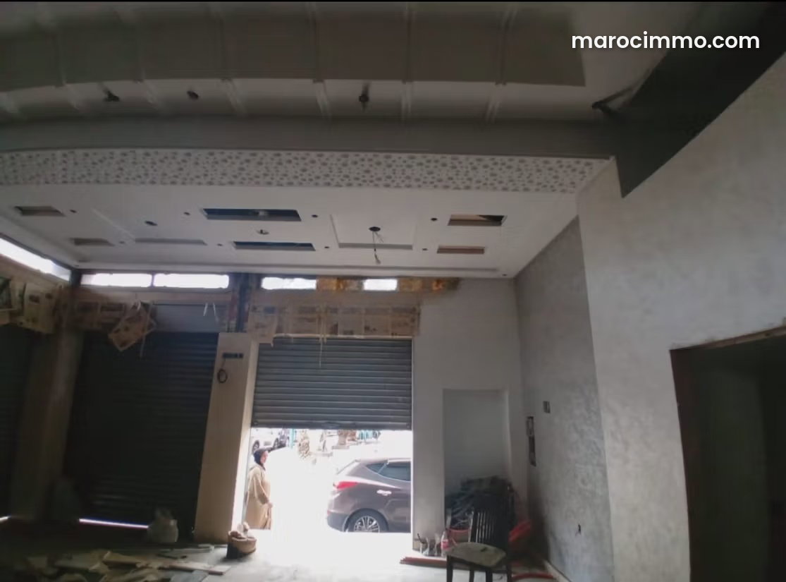 محل تجاري رحب للكراء بعين الشق الدار البيضاء — الدار البيضاء