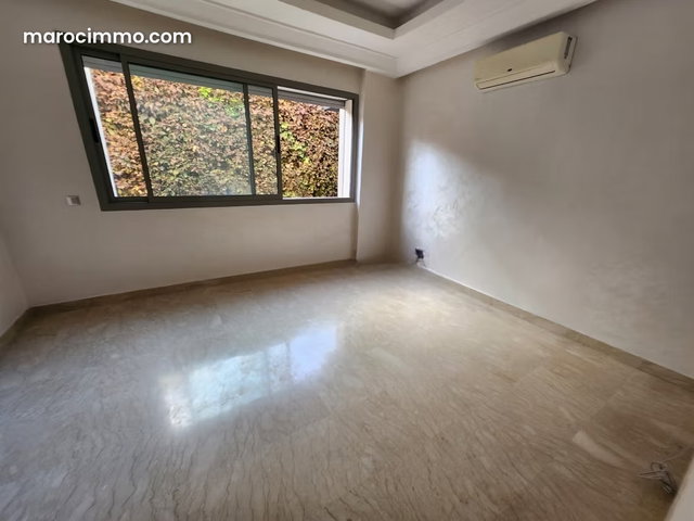 Somptueuse villa à louer à Dar Bouazza. 4 belles chambres a l'étage et 2 dépendances au ss — 5
