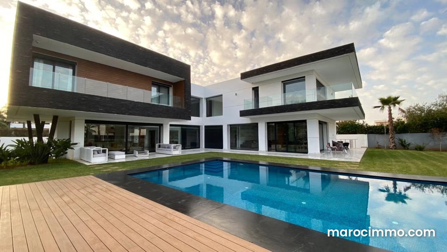 Villa 1000 m² sur 1850 m² de jardin, Souissi, Rabat — Rabat