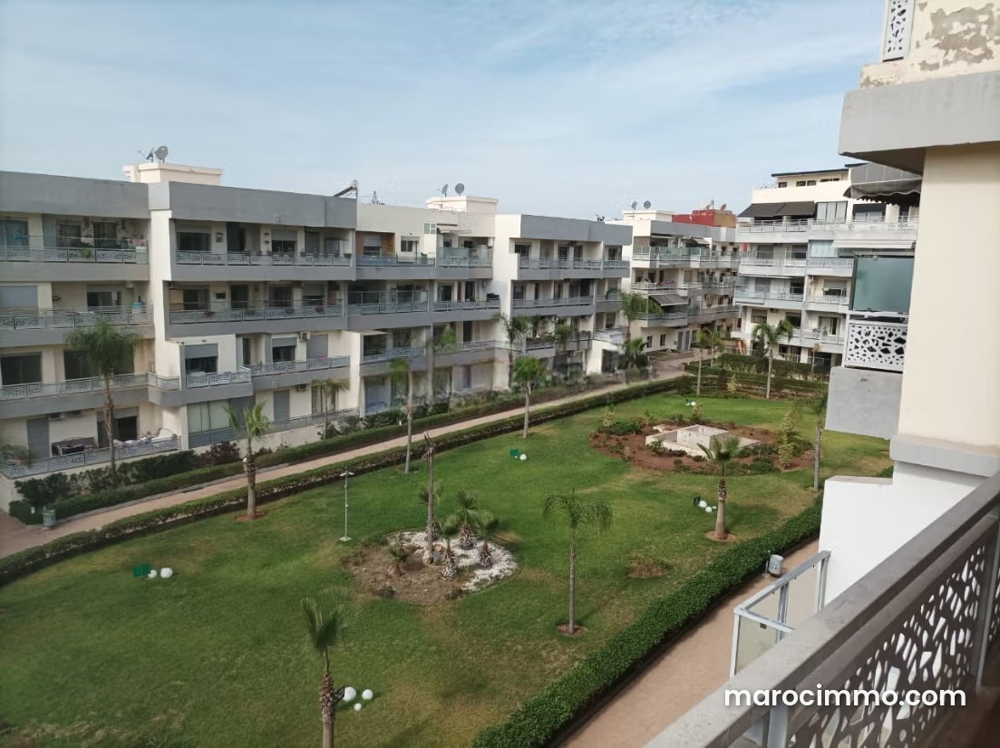 220 m² Apartment, 3 Bedrooms, Terrace and Garden, Mandarona — Casablanca