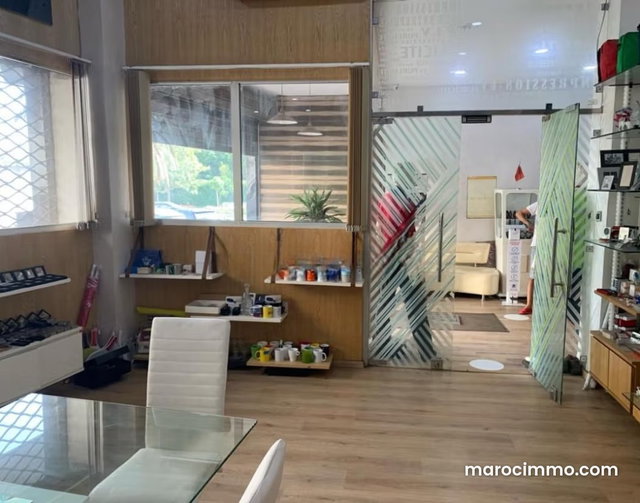 Local commercial 200 m² Beauséjour — 2