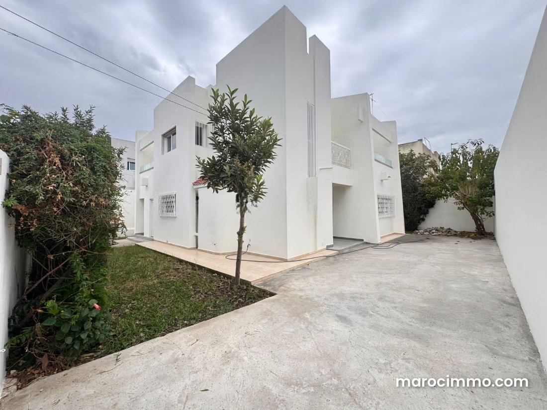 Villa 350 m² avec jardin, Centre Tanger, usage mixte possible — Tanger