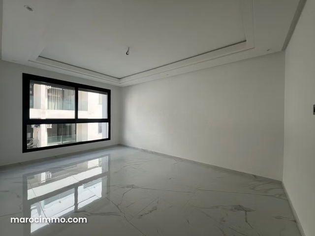 Appartement en face mosquée souriyine — Tanger