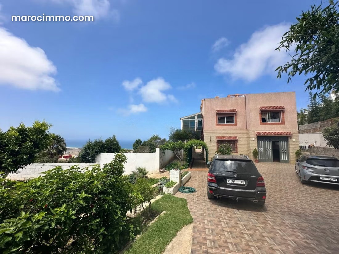 Villa 1117 m² sur 1717 m² de terrain avec piscine, Mediouna Tanger — Tanger
