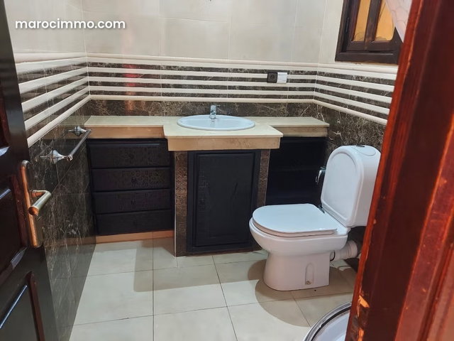 Somptueuse villa à vendre à Harhoura. 8 pièces. Tout confort avec cheminée et climatisation — 5