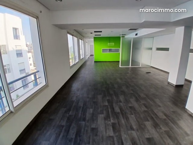Bureaux en location à Les princesses. Surface de 170 m². Ascenseur et stationnement — 4