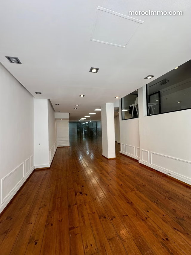 Local commercial à louer à Triangle d'Or. Surface de 480 m². Porte blindée, sécurité — 5