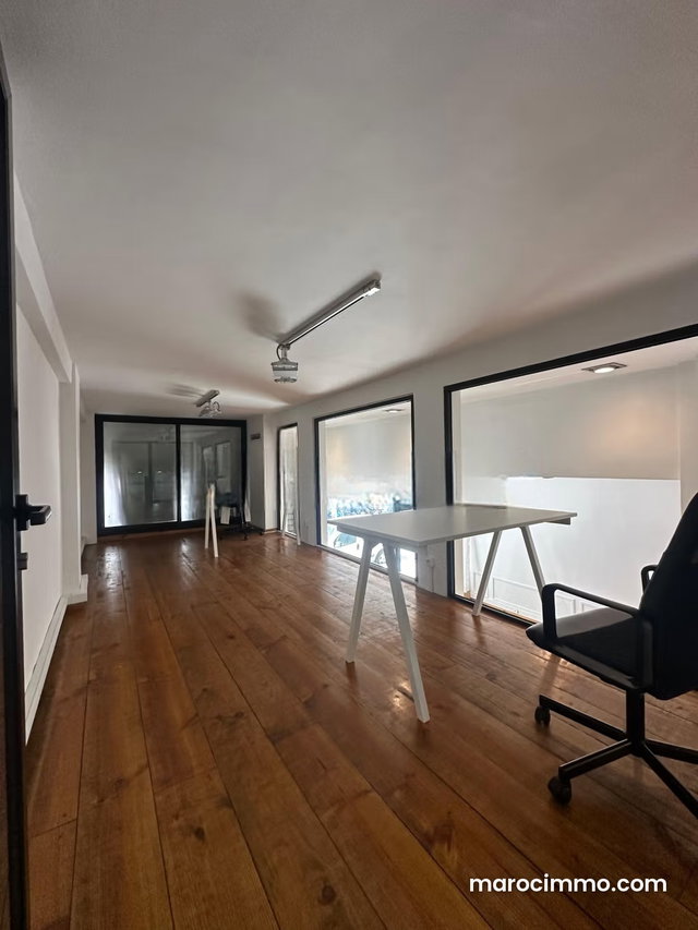 Local commercial à louer à Triangle d'Or. Surface de 480 m². Porte blindée, sécurité — 2
