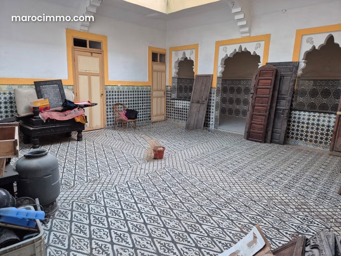 Riad to Renovate with Patio and Terrace in Arset El Houta, Marrakech — Marrakesh