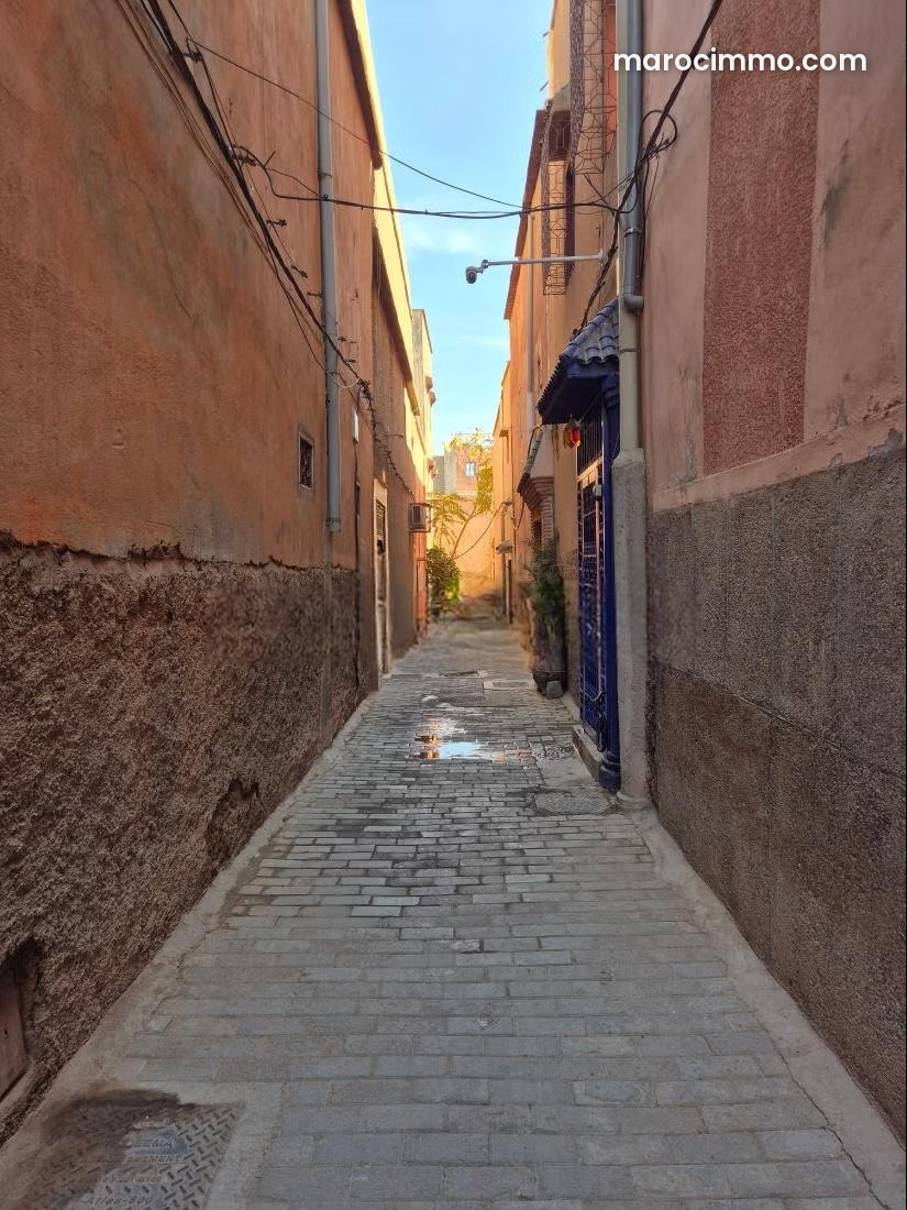 House to Renovate with Swimming Pool in Arset El Houta, Marrakech — Marrakesh