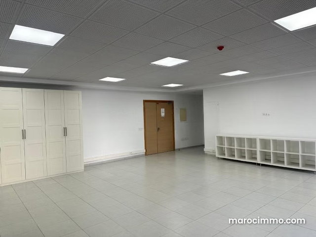 Plateau de bureau à louer à CFC — 2