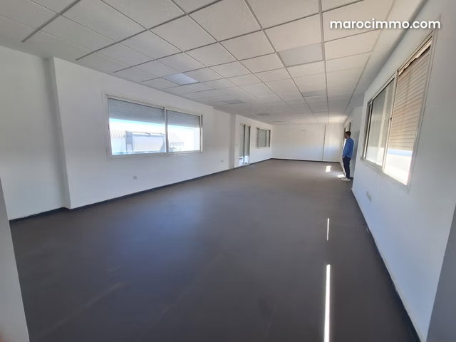 Bureaux à louer à Beauséjour. Surface de 90 m². Parking privé — 3