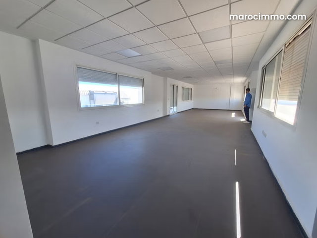 Bureaux à louer à Beauséjour. Surface de 90 m². Parking privé — 4