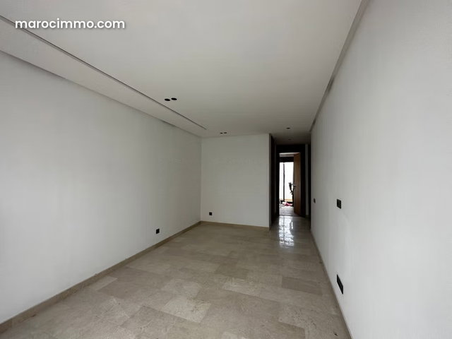 Studio Neuf traversant avec Terrasse aux princesse — 3
