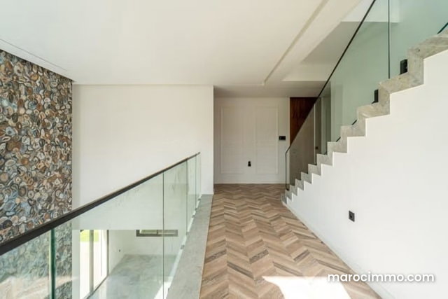 Villa de luxe à vendre à Route de Tahanaout. 4 belles chambres. Antenne parabolique et Porte blindée — 4