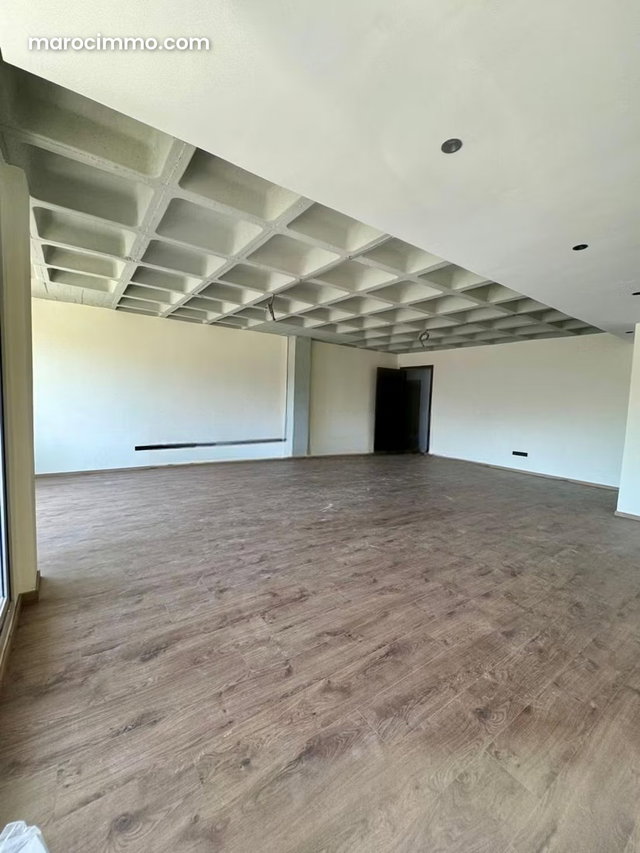 Office for Rent High Standing in CIL — 3