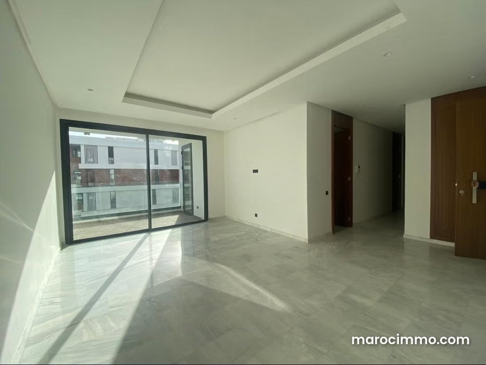 Magnificent Empty Apartment for Rent at CFC