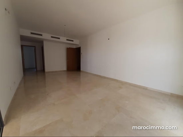 Superbe appartement vide à louer au CFC — 2