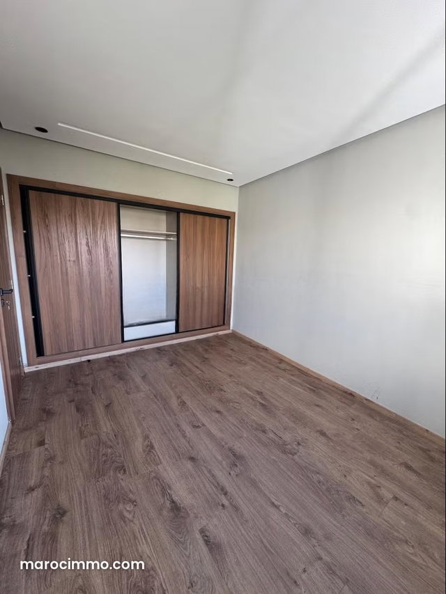 Joli studio neuf vide avec balcon sans vis a vis — 4
